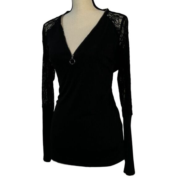 Ribbed Lace Contrast Blouse - Picture 3 of 9